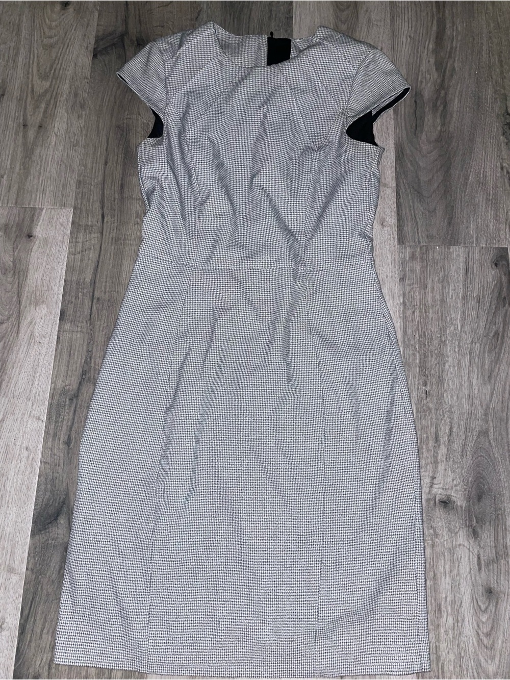 H&M Black and White Cap-Sleeve Sheath Knee length dress